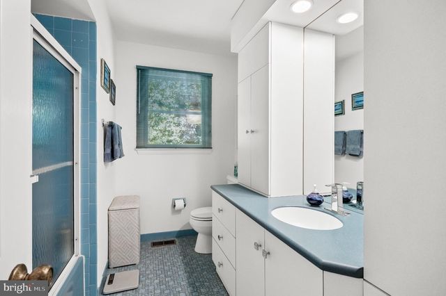 1024 BOBWHITE DR, Cherry Hill, NJ 08003