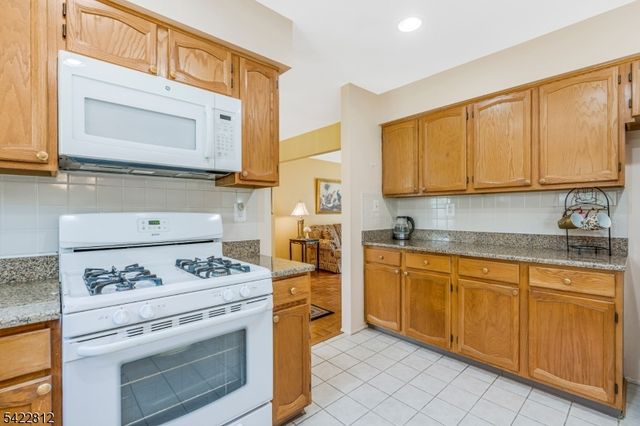 17 Denbigh Dr, Franklin Twp., NJ 08873