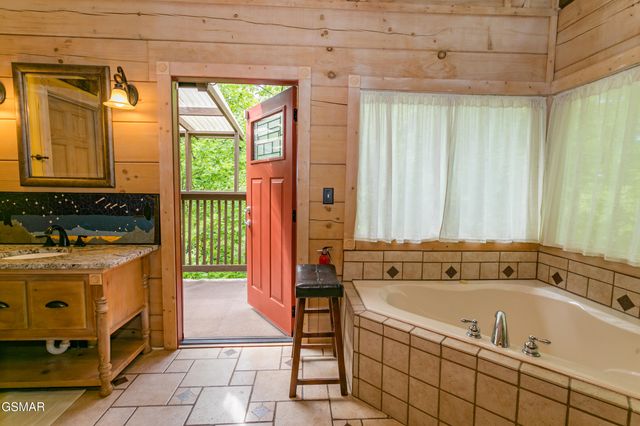 4482 Whetstone Road, Sevierville, TN 37862