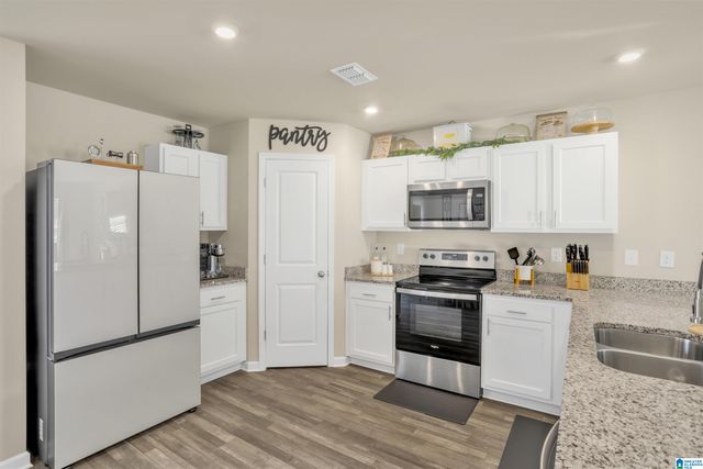 1527 HOLLINS DRIVE, Birmingham, AL 35214