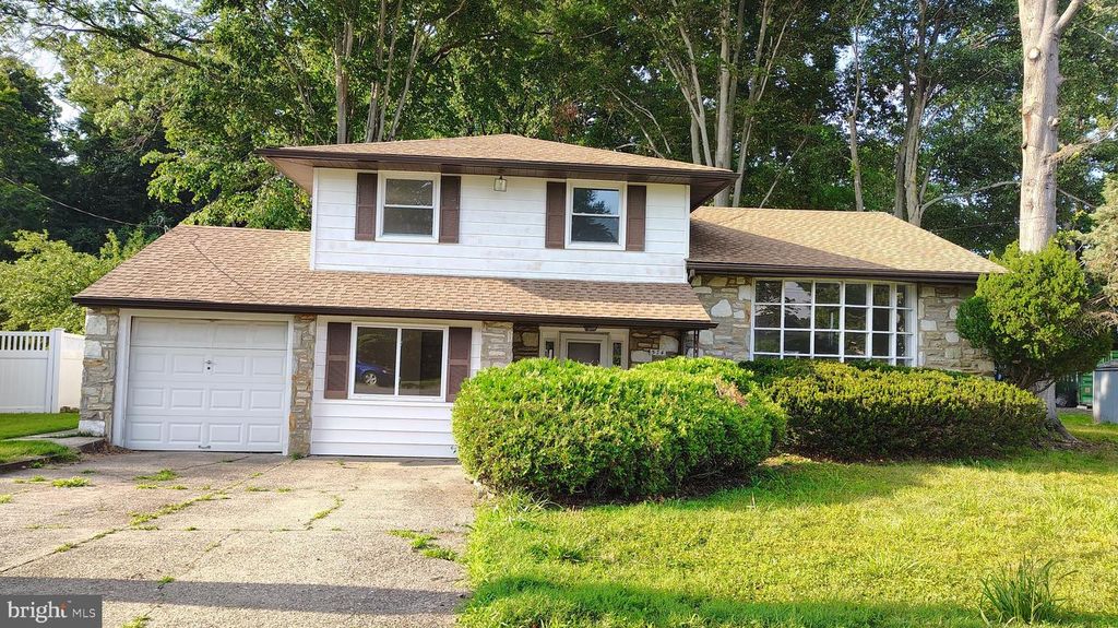 574 REMSEN RD, Philadelphia, PA 19115