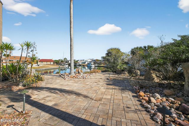 26 Creek Court, Palm Coast, FL 32137