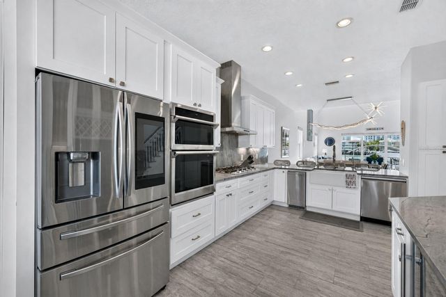141 BAYSIDE DRIVE, Clearwater, FL 33767