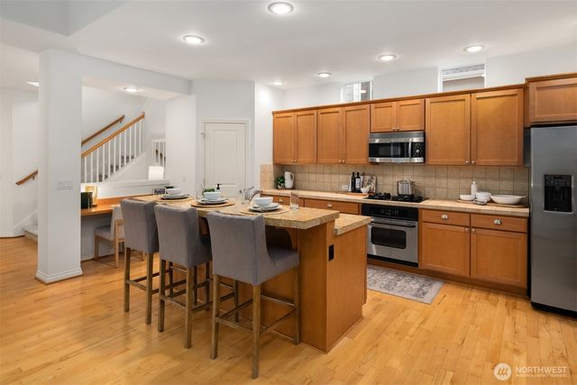 2166 NW Spring Fork Lane, Issaquah, WA 98027