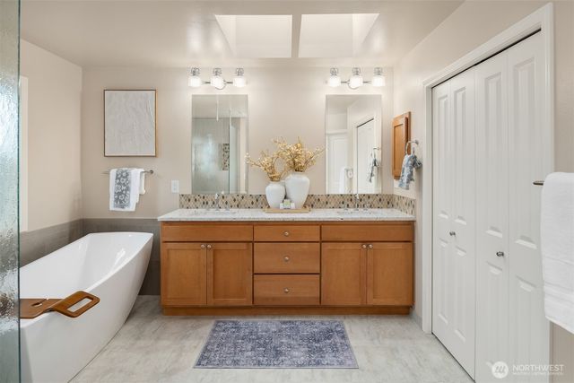 2166 NW Spring Fork Lane, Issaquah, WA 98027