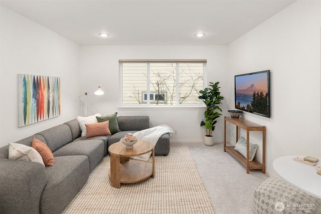 2166 NW Spring Fork Lane, Issaquah, WA 98027