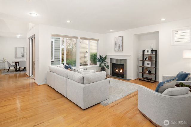 2166 NW Spring Fork Lane, Issaquah, WA 98027