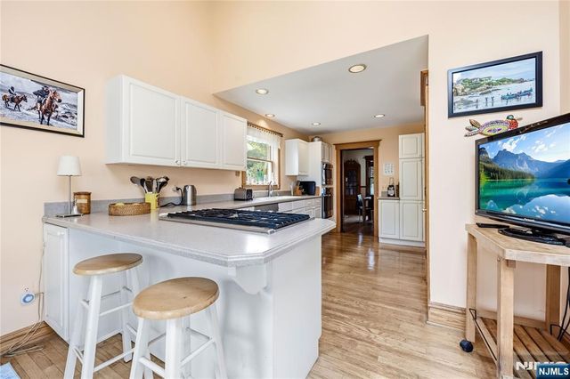 176 Woodward Avenue, Rutherford, NJ 07070