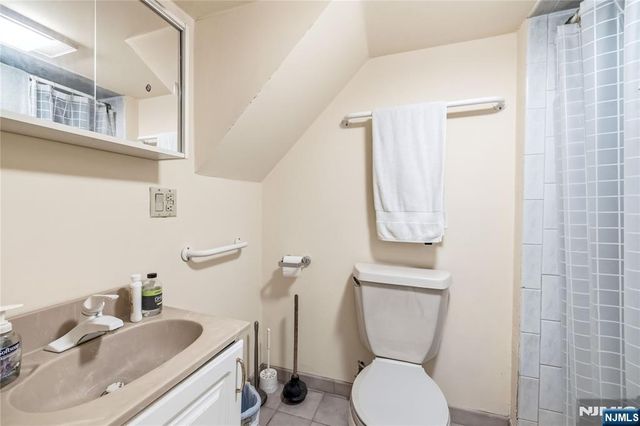 176 Woodward Avenue, Rutherford, NJ 07070