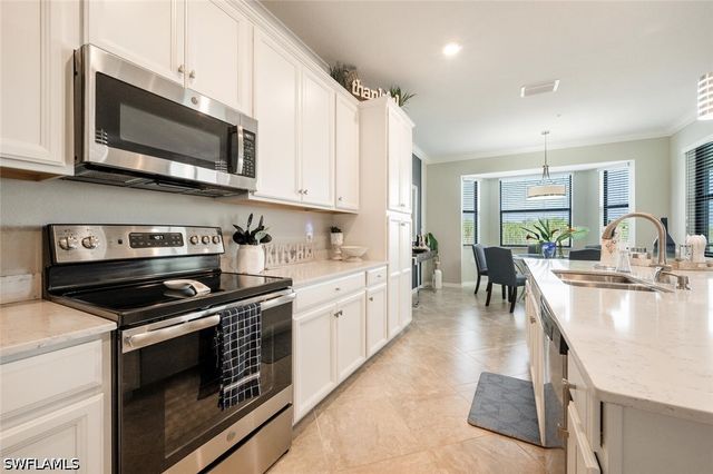 9572 Trevi CT 5045, Naples, FL 34113