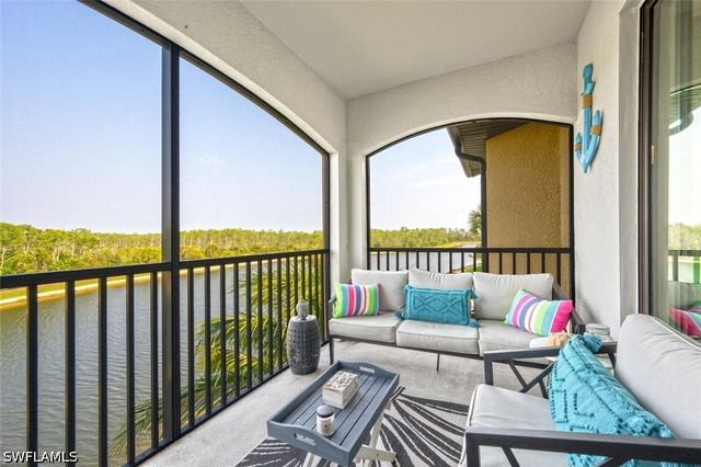 9572 Trevi CT 5045, Naples, FL 34113