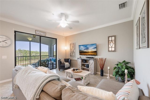 9572 Trevi CT 5045, Naples, FL 34113