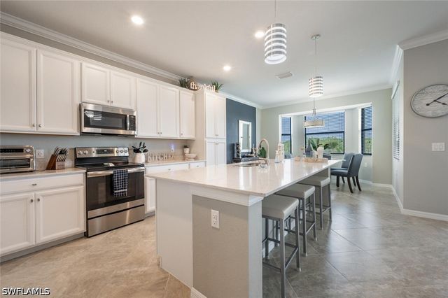 9572 Trevi CT 5045, Naples, FL 34113