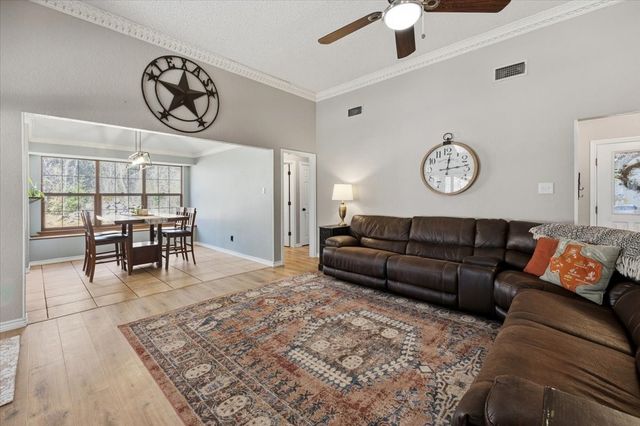 2004 W Spanish Trail Drive, Granbury, TX 76048