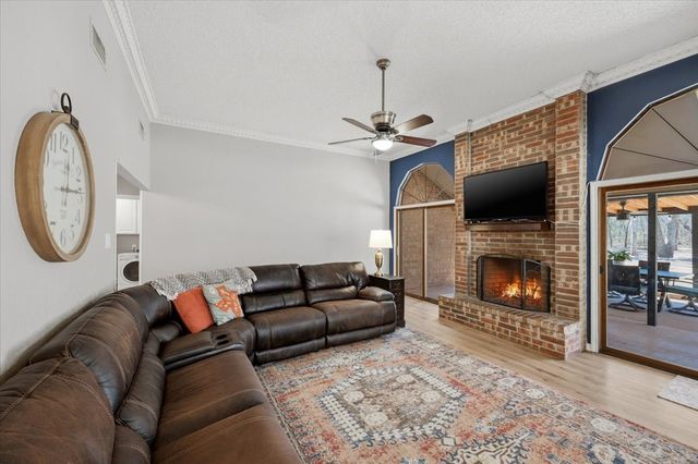 2004 W Spanish Trail Drive, Granbury, TX 76048