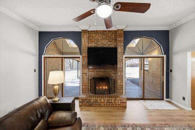 2004 W Spanish Trail Drive, Granbury, TX 76048