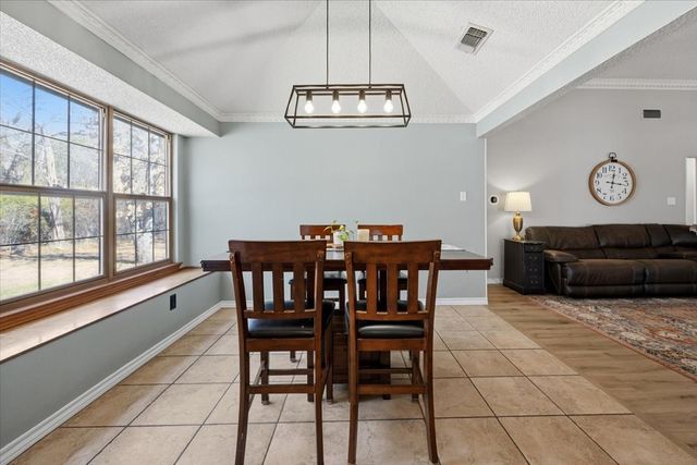 2004 W Spanish Trail Drive, Granbury, TX 76048