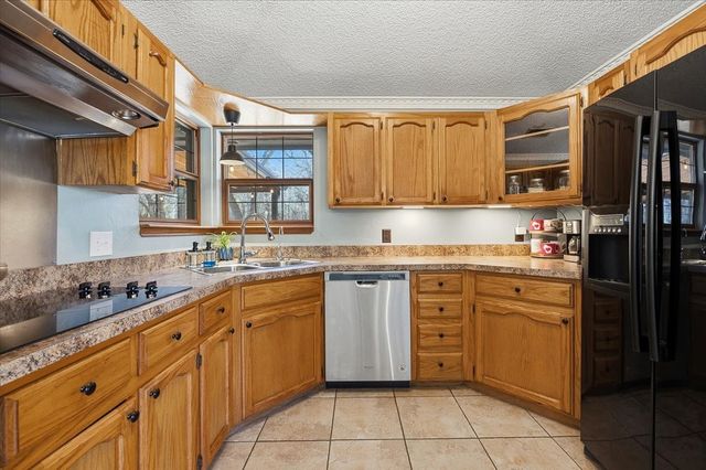 2004 W Spanish Trail Drive, Granbury, TX 76048