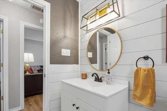 2004 W Spanish Trail Drive, Granbury, TX 76048