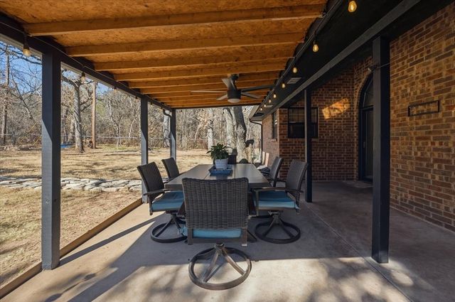 2004 W Spanish Trail Drive, Granbury, TX 76048