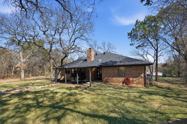 2004 W Spanish Trail Drive, Granbury, TX 76048