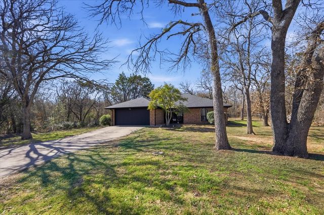 2004 W Spanish Trail Drive, Granbury, TX 76048