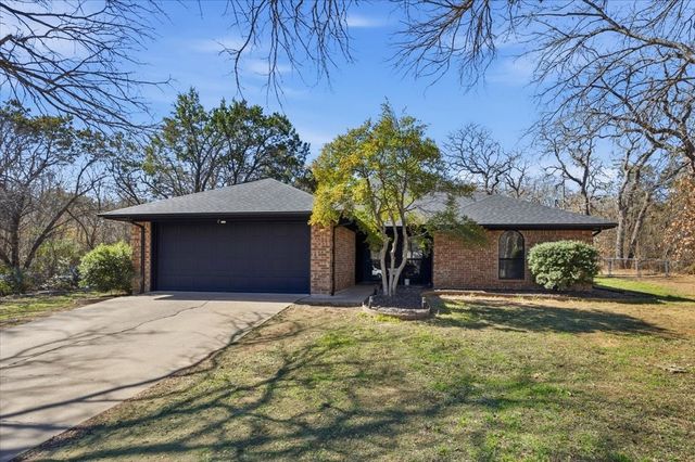 2004 W Spanish Trail Drive, Granbury, TX 76048