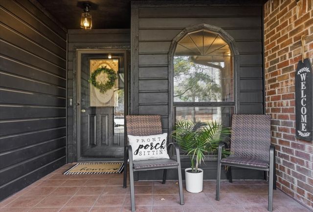 2004 W Spanish Trail Drive, Granbury, TX 76048