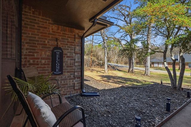 2004 W Spanish Trail Drive, Granbury, TX 76048