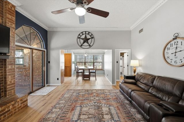 2004 W Spanish Trail Drive, Granbury, TX 76048