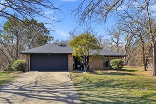 2004 W Spanish Trail Drive, Granbury, TX 76048