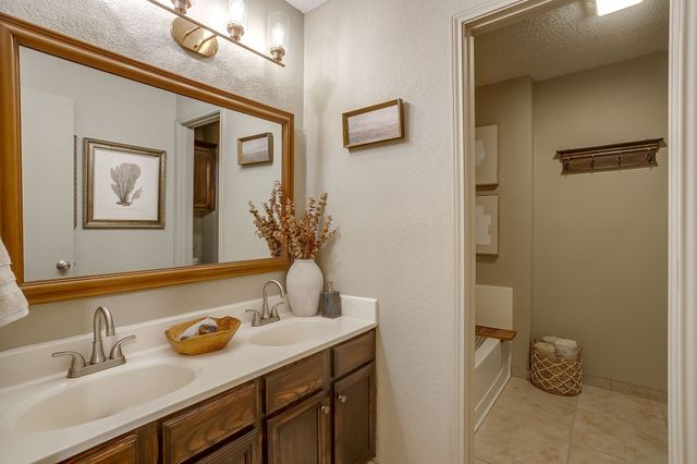 401 Hillside Drive, Aledo, TX 76008