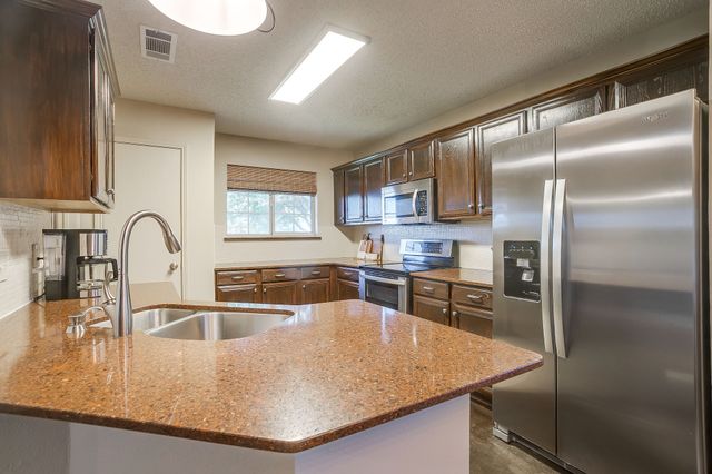 401 Hillside Drive, Aledo, TX 76008