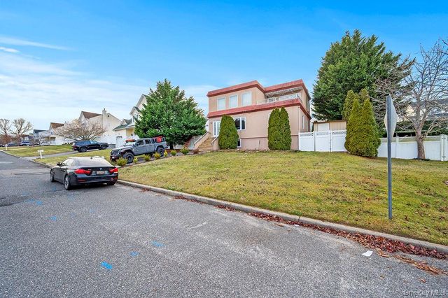 96 5th Avenue, Holtsville, NY 11742