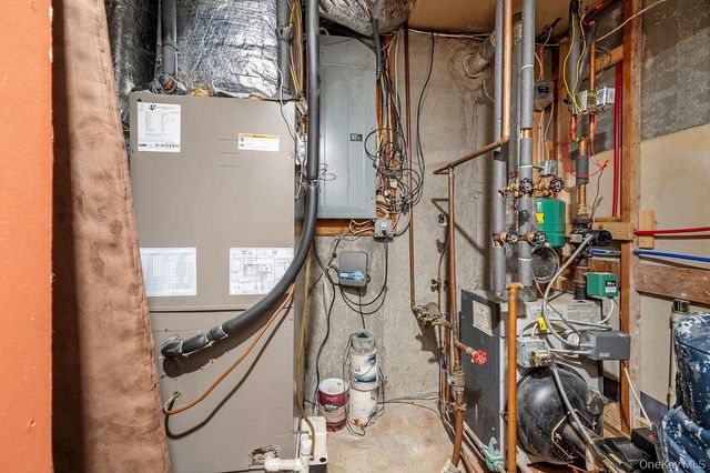 96 5th Avenue, Holtsville, NY 11742