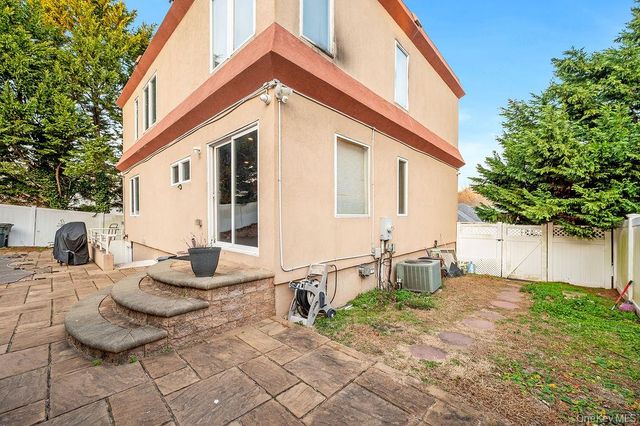 96 5th Avenue, Holtsville, NY 11742