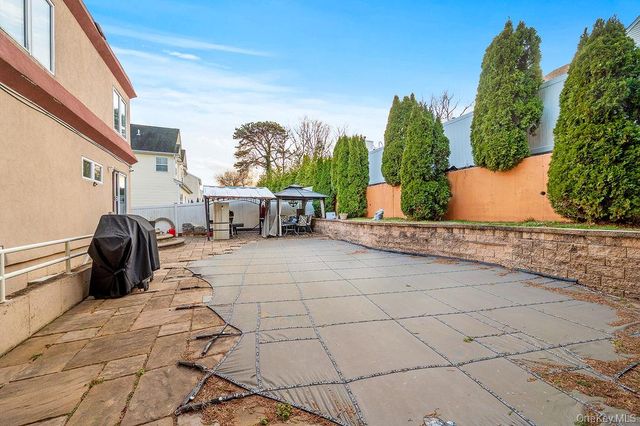 96 5th Avenue, Holtsville, NY 11742