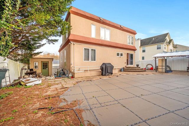 96 5th Avenue, Holtsville, NY 11742