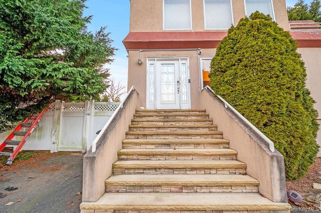 96 5th Avenue, Holtsville, NY 11742