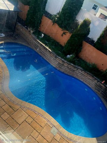 96 5th Avenue, Holtsville, NY 11742