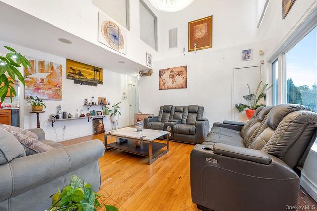 96 5th Avenue, Holtsville, NY 11742