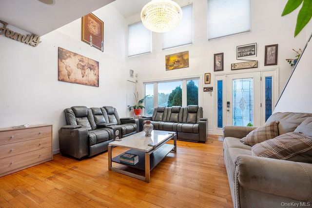 96 5th Avenue, Holtsville, NY 11742