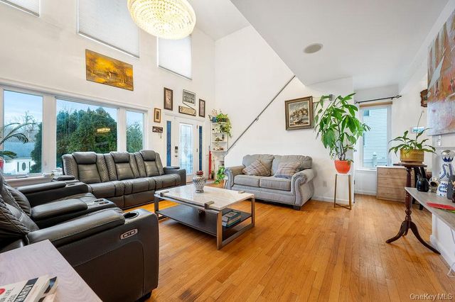 96 5th Avenue, Holtsville, NY 11742