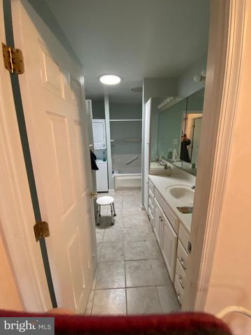 12511 GLENBROOKE WOODS DR, Herndon, VA 20171