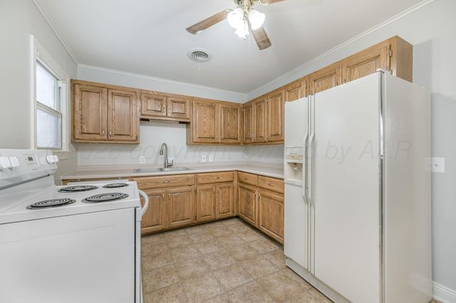 911 W 3rd Street, Canyon, TX 79015