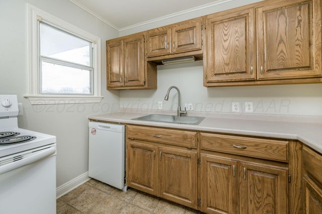 911 W 3rd Street, Canyon, TX 79015