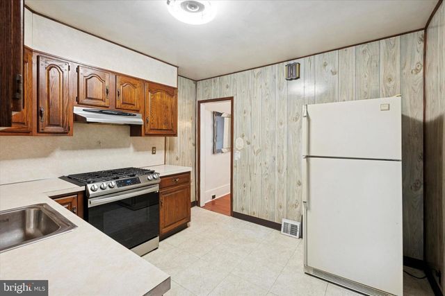 818 S VOGDES ST, Philadelphia, PA 19143