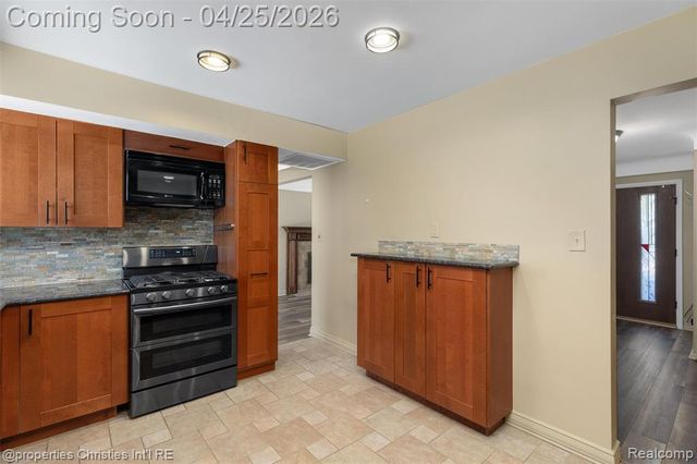 16830 Pollyanna Street, Livonia, MI 48154