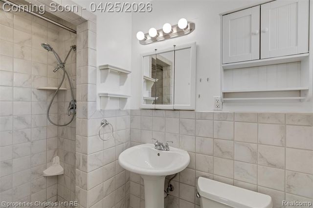 16830 Pollyanna Street, Livonia, MI 48154