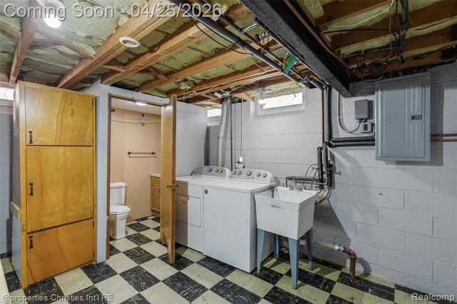 16830 Pollyanna Street, Livonia, MI 48154